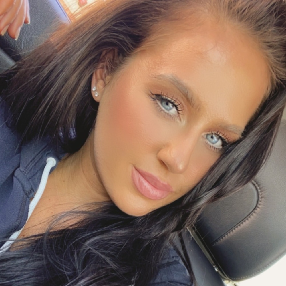 Meet your Posher, Alexis